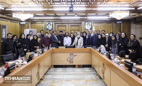 نشست صمیمانه رئیس شورای اسلامی شهر تهران با اصحاب رسانه 22