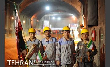 ورود دستگاه تمام مکانیزه(TBM) به ایستگاه مترو شهدا 15