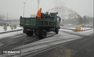 عملیات برف‌روبی در منطقه 2 5