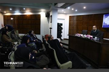 جلسه هم‌اندیشی رییس نهاد پایش طرح های توسعه شهری با جمعی از بانوان 17