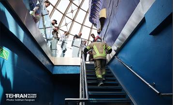 مسابقه پله‌نوردی آتش‌نشانان در برج میلاد 33