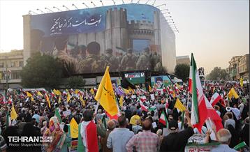 اجتماع مردمی در حمایت و تشکر از نیروهای مسلح در میدان انقلاب 16