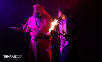 نمایش آیینی خانه ای از گل و اندوه 25