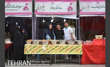 آیین گلاب­گیری «زیارت گل» 23