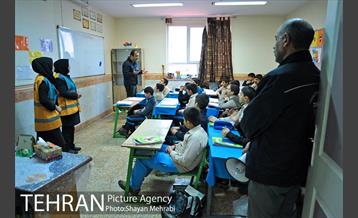 مانور سراسری زلزله در دبستان دکتر حسن تهرانی مقدم 2