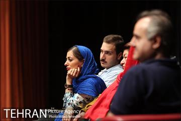 نقد فیلم زیر سقف دودی در فرهنگسرای ارسباران‎ 19
