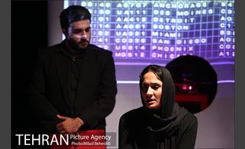 نمایش او فقط خسته بود‎ 5