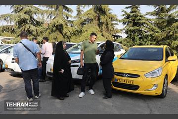 ایستگاه تاکسی بانوان در نمایشگاه زنان و تولید ملی 3