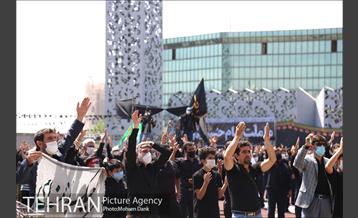 مراسم عزاداری ظهر عاشورا در میدان امام حسین(ع) 15