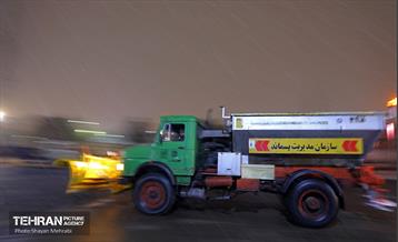 بازدید معاون خدمات شهری از سایت‌های برف‌روبی شهرداری تهران 17