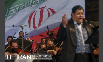 اجرای کنسرت سالار عقیلی در باغ کتاب 3