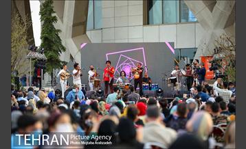 اجرای گروه موسیقی لیان در برج میلاد 2