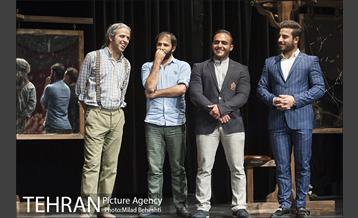 رونمایی از کتاب نمایشنامه زنانی که به بزها خیره شده اند 15