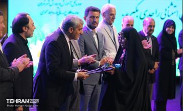 تجلیل از معلمان دانش‌آموزان با نیازهای ویژه شهر تهران 11