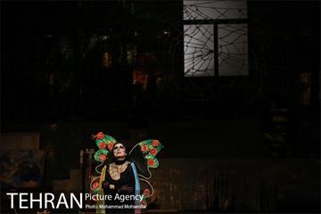 اجرای نمایش شاپرک خانوم 23
