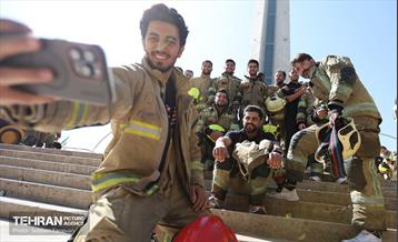 مسابقه پله‌نوردی آتش‌نشانان در برج میلاد 38