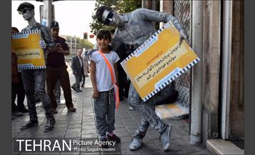 آموزش فرهنگ ترافیک توسط بچه های سندرم دان 11