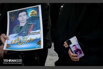کاشت نهال به یاد شهدا در برج میلاد 19
