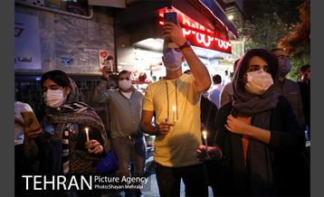 حضور مردم مقابل بیمارستان جم پس از فوت استاد شجریان 3