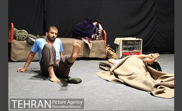 نمایش لیلی نام تمام دختران ایران زمین است‎ 1