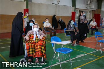 آغاز به کار اولین مرکز تجمیعی واکسیناسیون کرونا در غرب تهران 31