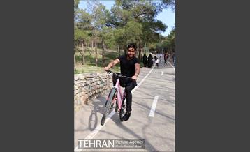 دوچرخه سواری در پارک چیتگر