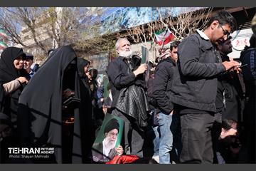 اجتماع مردم تهران در پی شهادت رهبر انقلاب - 1 44