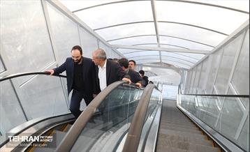 بازدید مدیرکل حوزه شهردار تهران از پروژه پل‌های مکانیزه عابرپیاده 25