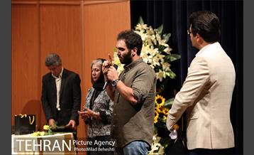 شانزدهمین جشن سالانه انجمن منتقدان و نویسندگان خانه تئاتر‎ 24