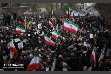 تشییع پیکر ۱۰۰ شهید مردمی و مدافع امنیت در تهران - 3 24