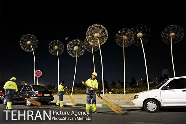شروع بکار نیروهای خدمات شهری در پایان مراسم ارتحال امام خمینی (ره) 27
