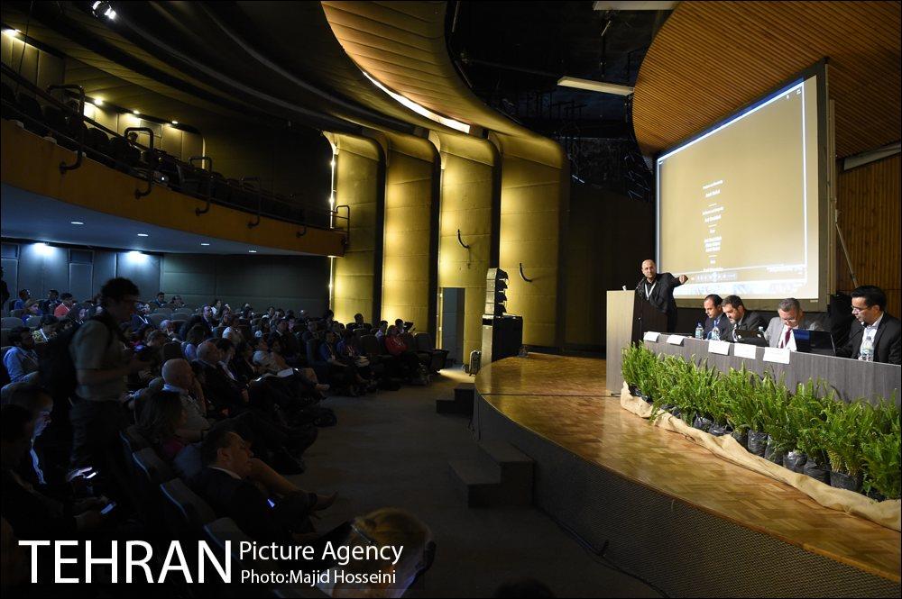 حضور دکتر گیل آبادی و سخنرانی در اجلاس حکمرانی شهری ظرفیت و توسعه نهادی