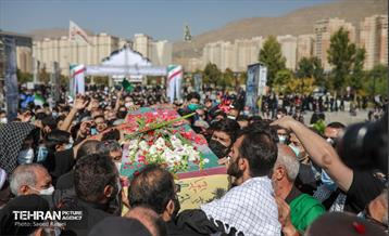 مراسم تشییع و خاکسپاری دوشهید گمنام دفاع مقدس در دریاچه چیتگر 31