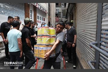آتش‌سوزی انبار چسب در بازار تهران 45