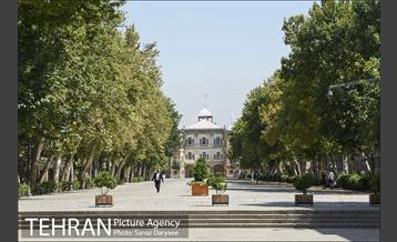 بازدید اعضا شورای شهر از محوطه سردرب باغ ملی و میدان مشق 3