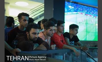 تماشای بازی تیم های ملی ایران و اسپانیا در پردیس سینمایی چارسو  21