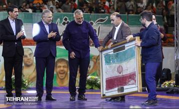 مراسم تجلیل از کشتی‌گیران قهرمان جهان (جشنی برای ایران) 51
