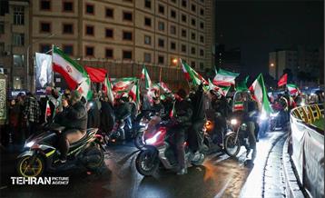 کاروان‌ موتوری و خودرویی از میدان انقلاب تا ساختمان هلال احمر تهران 19