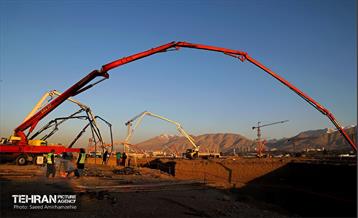 بتن‌ریزی در ابرپروژه ۸۰۰۰ واحدی مسکن آتش‌نشانان تهران 1