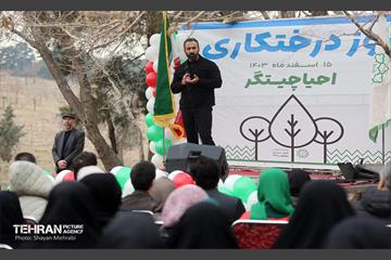 کاشت 2000 نهال مثمر در بوستان جنگلی چیتگر 31