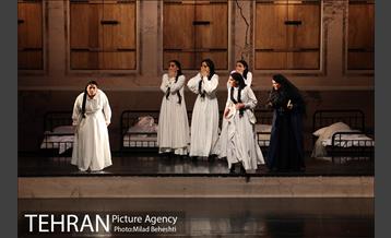 نمایش خانه برنارد آلبا 16