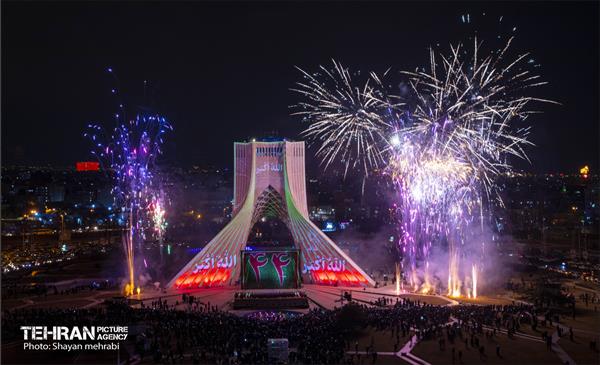 نورافشانی جشن پیروزی انقلاب اسلامی در میدان آزادی 23