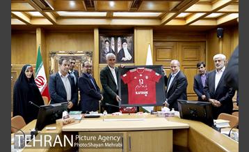 دیدار اعضای فدراسیون فوتبال با شهردار تهران 49
