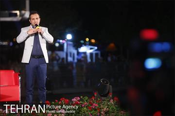 ویژه برنامه شب فیروزه ای در دریاچه شهدای خلیج فارس  16