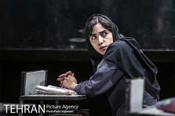 نمایش «است» 12