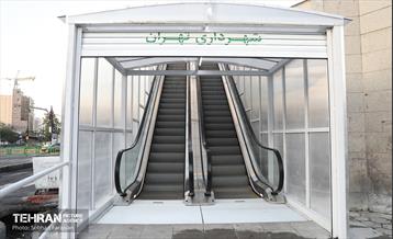 بازدید مدیرکل حوزه شهردار تهران از پروژه پل‌های مکانیزه عابرپیاده 40