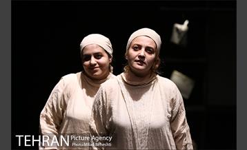 نمایش در انتظار ماهی سیا متوسط 4