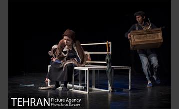 نمایش وصیت نامه خانم سارا‎ 4