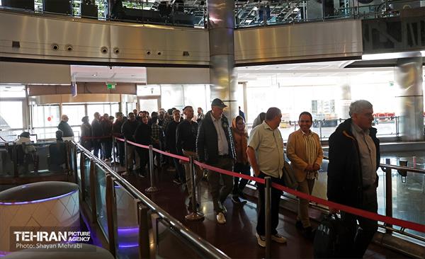 نمایشگاه «رخ دوست»تور تهرانگردی وابستگان نظامی سفارتخانه‌های خارجی مقیم تهران 60