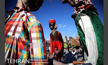 گردهمایی بزرگ عروسک‌های نوروزی در دریاچه شهدای خلیج فارس 19